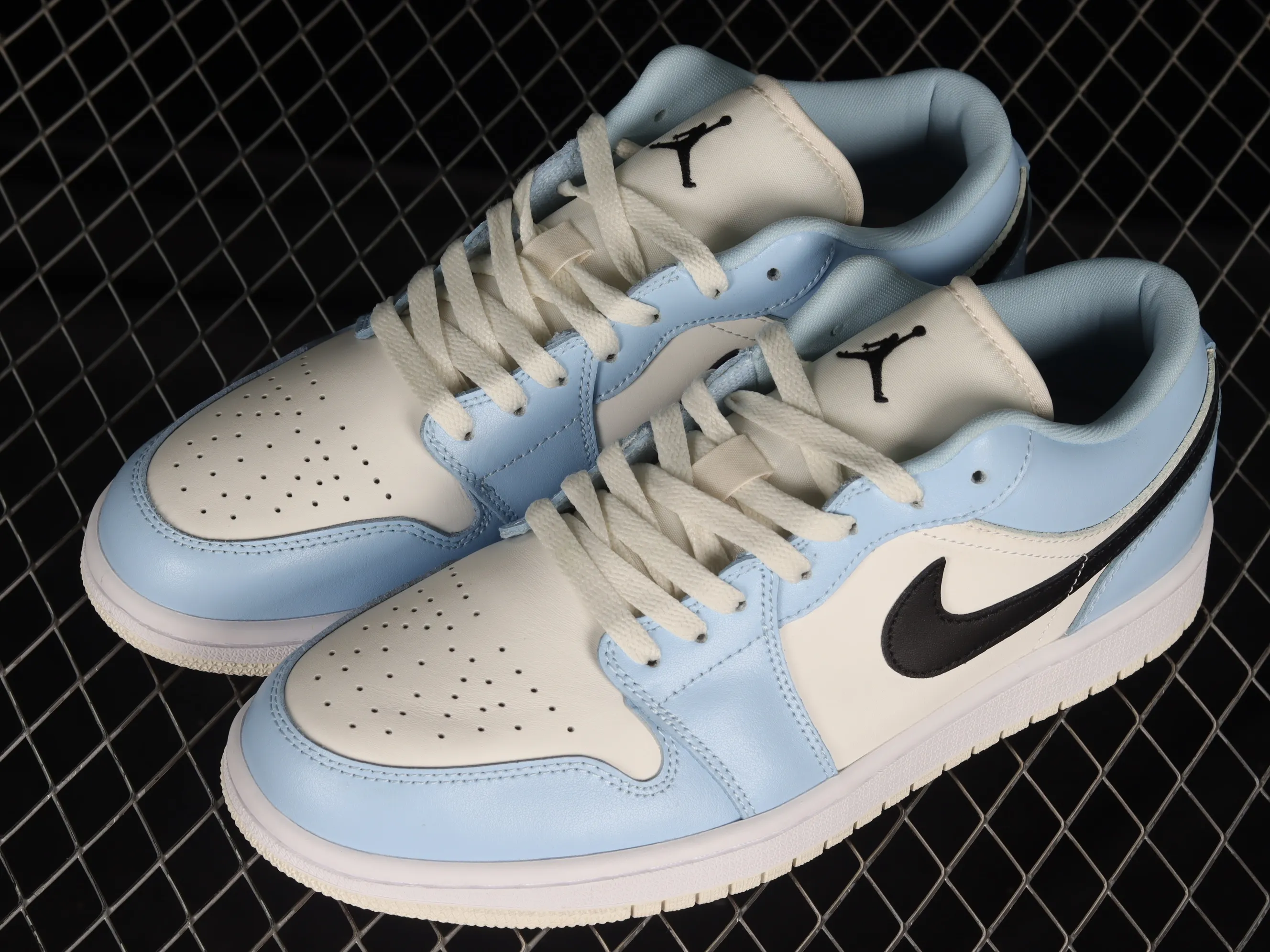 All categories Air Jordan Jordan series basketball shoes Air Jordan 1 Low Air Jordan 1 Low AJ1 Joe 1 Sky Blue Sports Culture Basketball Shoes 554723-401